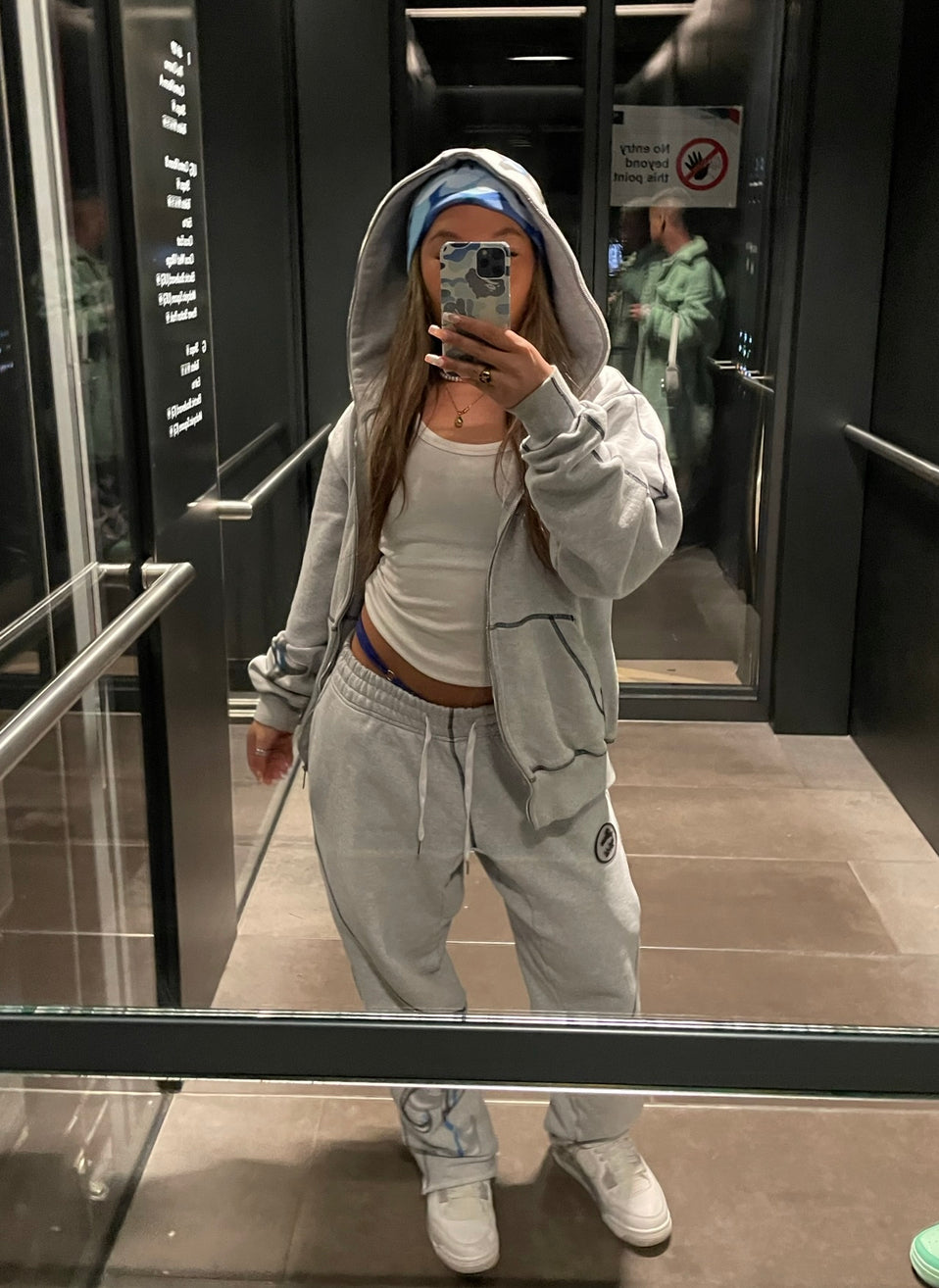 SW 23 TRACKSUIT